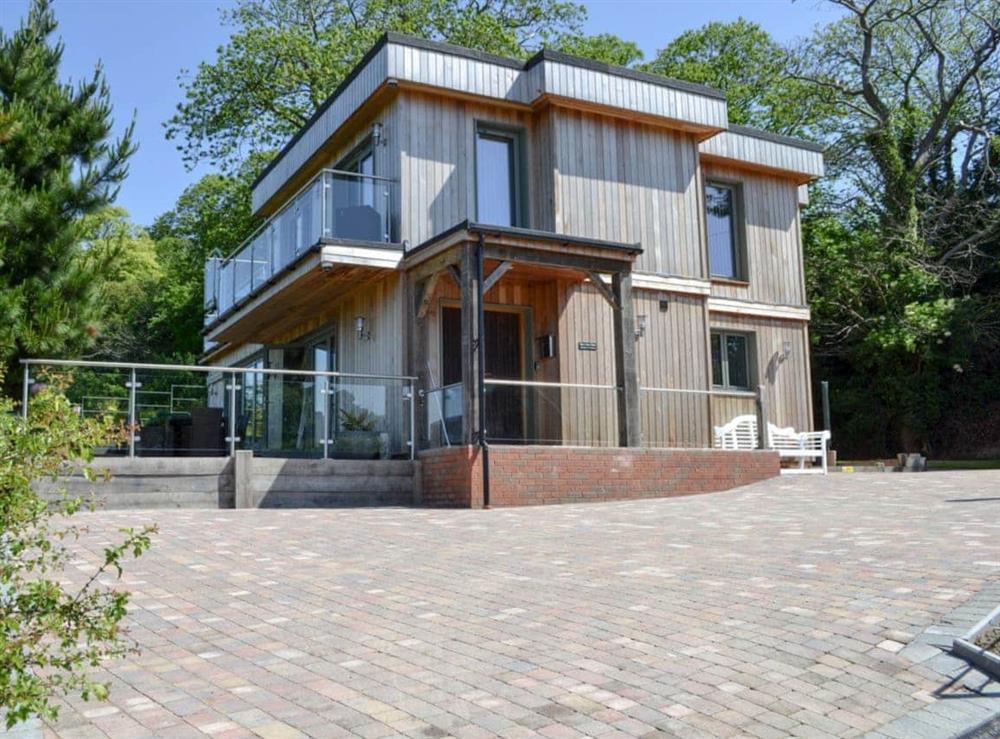 Stunning detached eco-build holiday home at Henry Oscar House in Winchelsea, near Rye, Sussex, East Sussex