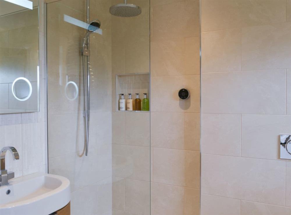 Shower room at Henrys Bungalow in Anderby, near Skegness, Lincolnshire