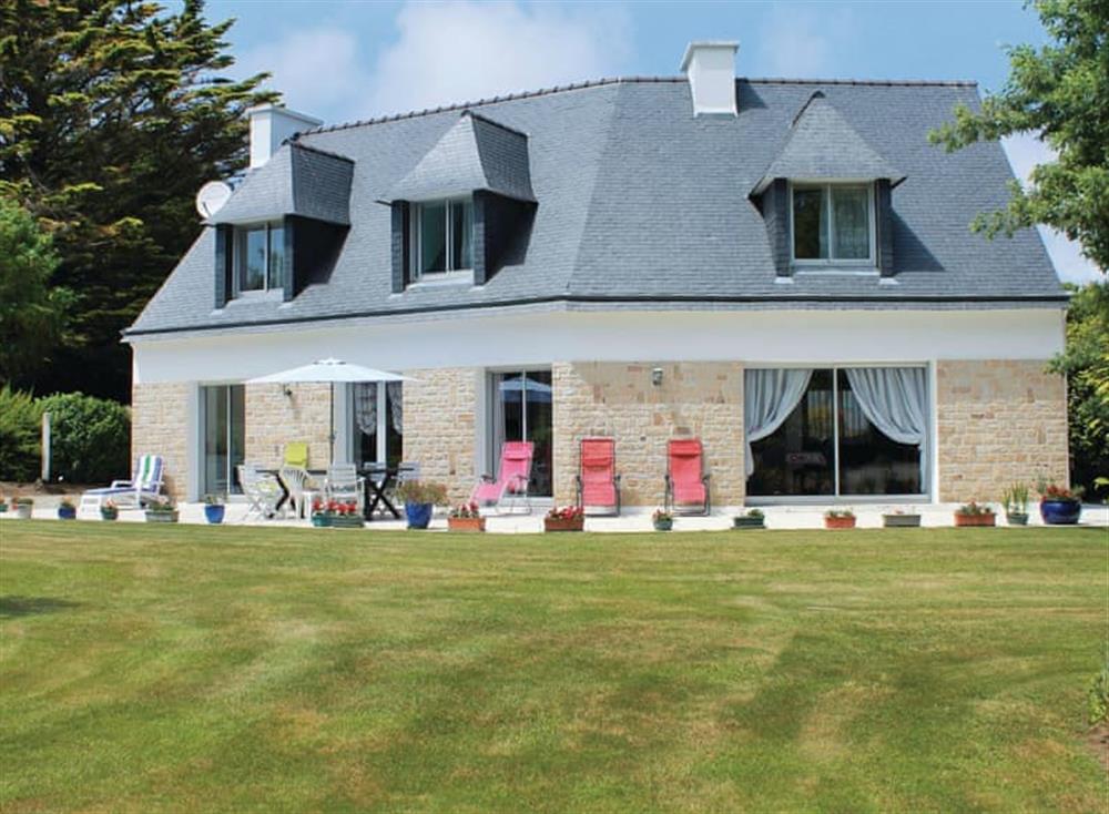 Exterior at Hent Lestrizivit in Fouesnant, Finistère, France