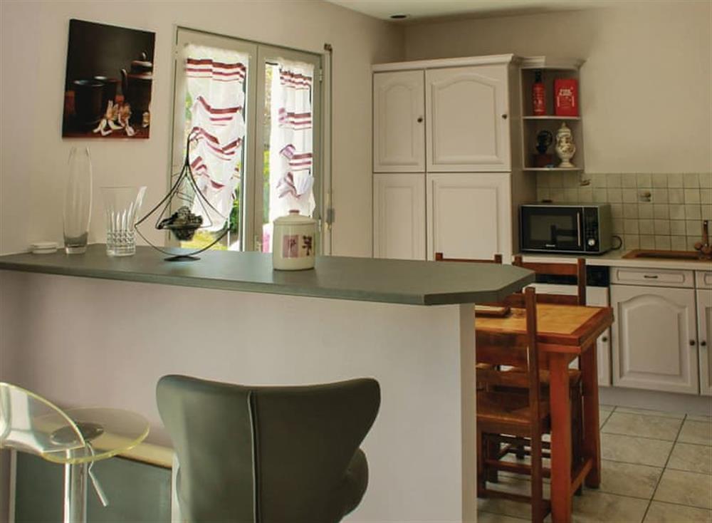 Kitchen (photo 2) at Hent Lestrizivit in Fouesnant, Finistère, France