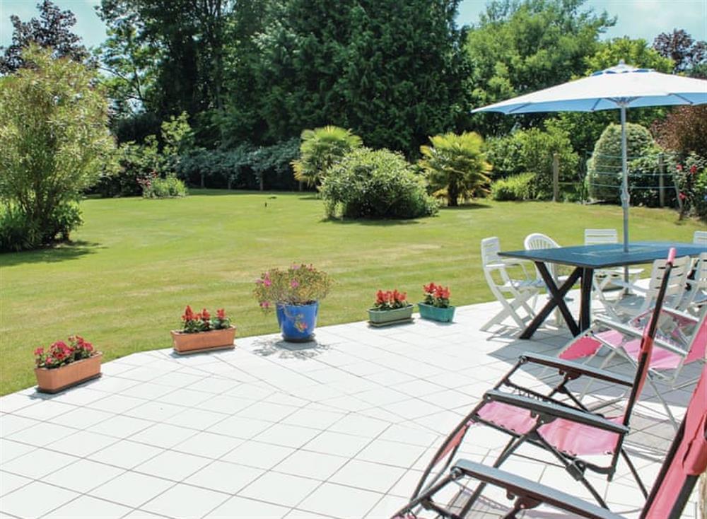 Outdoor area (photo 2) at Hent Lestrizivit in Fouesnant, Finistère, France