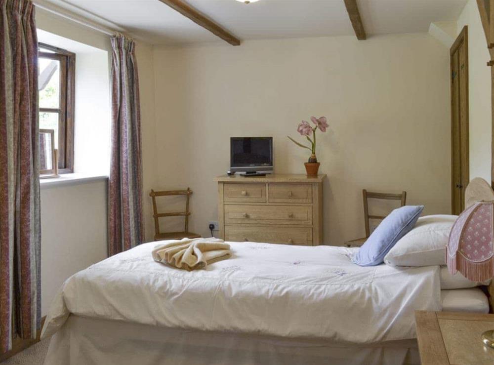 Relaxing twin bedroom at Henwood in East Meon, Petersfield, Hants., Hampshire