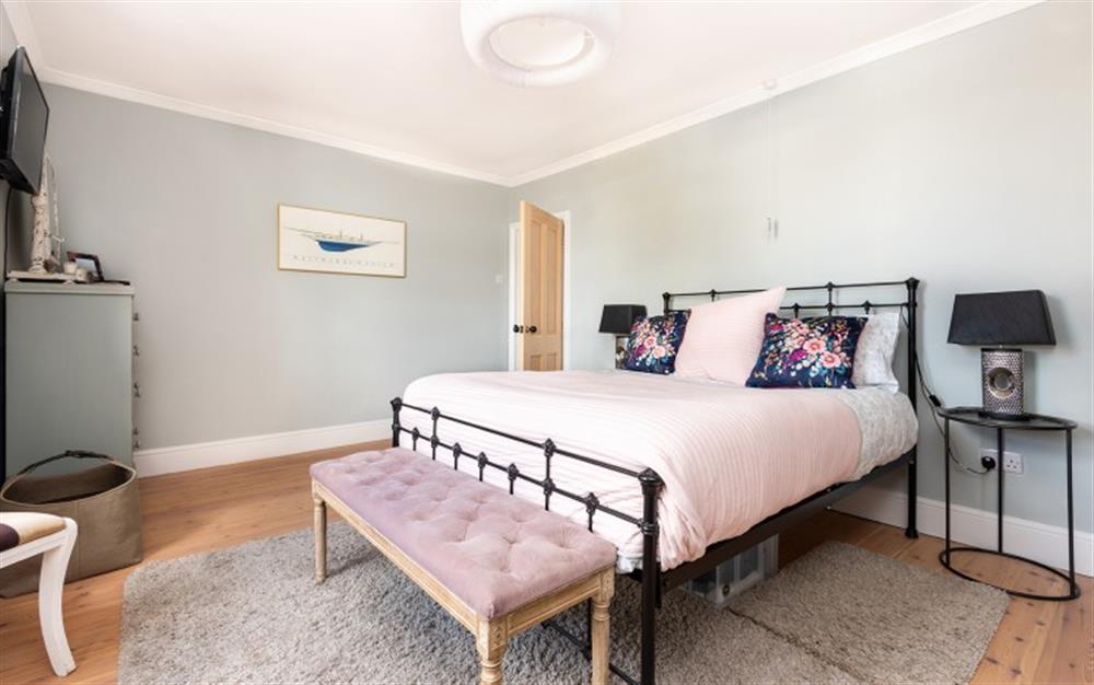 Spacious, luxury master bedroom with 5' King Size Bed at Herb Cottage in Axminster