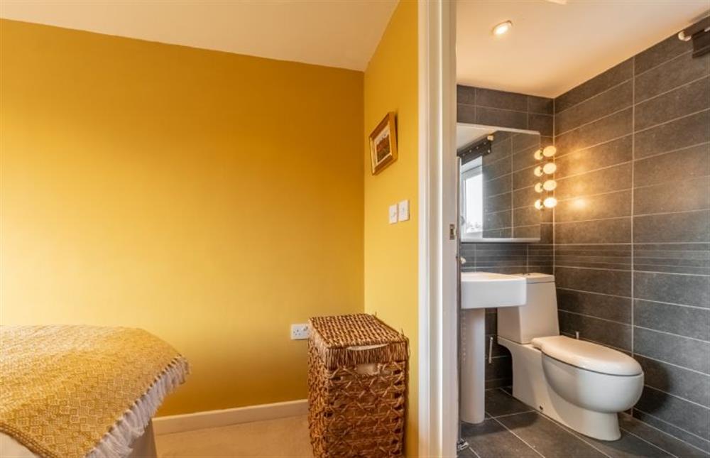First floor: En-suite bathroom to master bedroom at Herberts, Wells-next-the-Sea