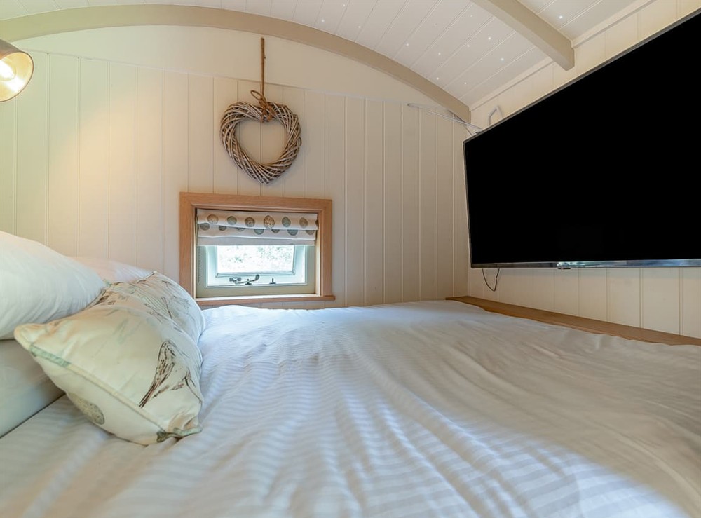 Double bedroom (photo 2) at Herbies Shepherd Hut in Nottingham, Leicestershire