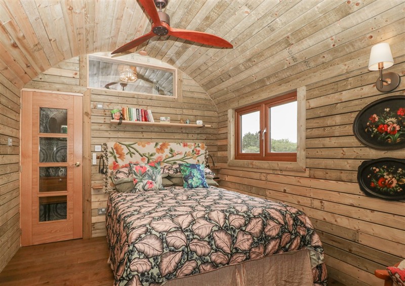 A bedroom in Hercules Shepherd's Hut at Hercules Shepherds Hut, Congresbury