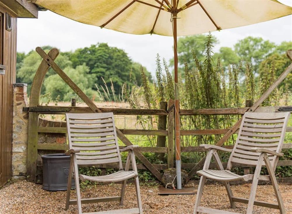 Sitting-out-area at Heron Barn in Holingbourne, England