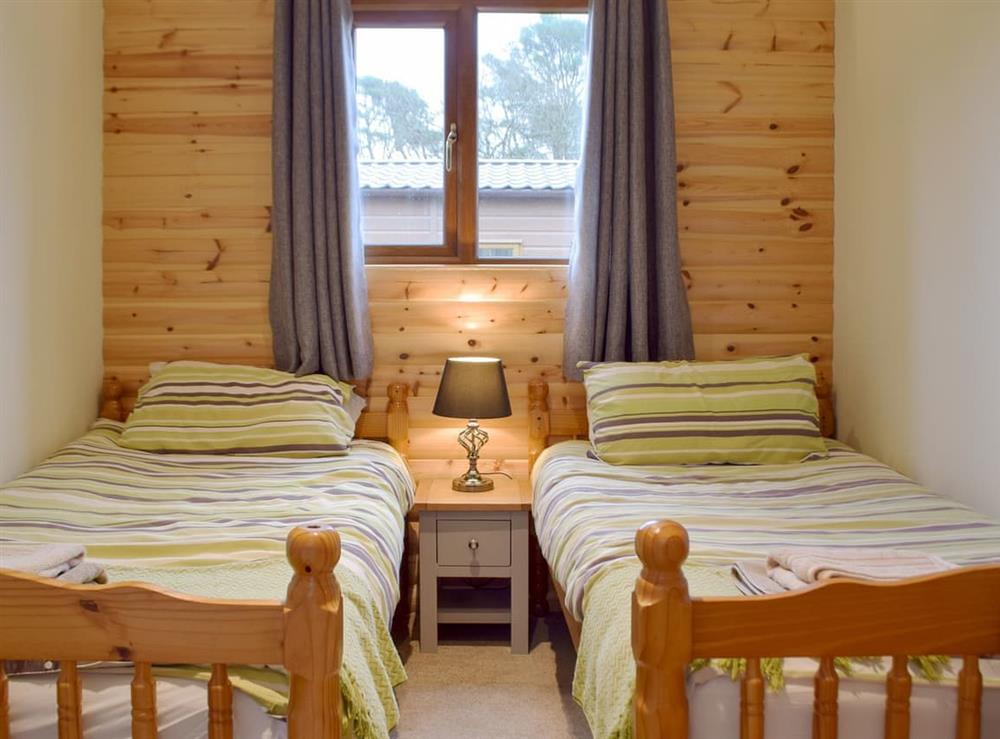 Comfy twin bedroom at Herons Log Cabin in Rosebush, Dyfed