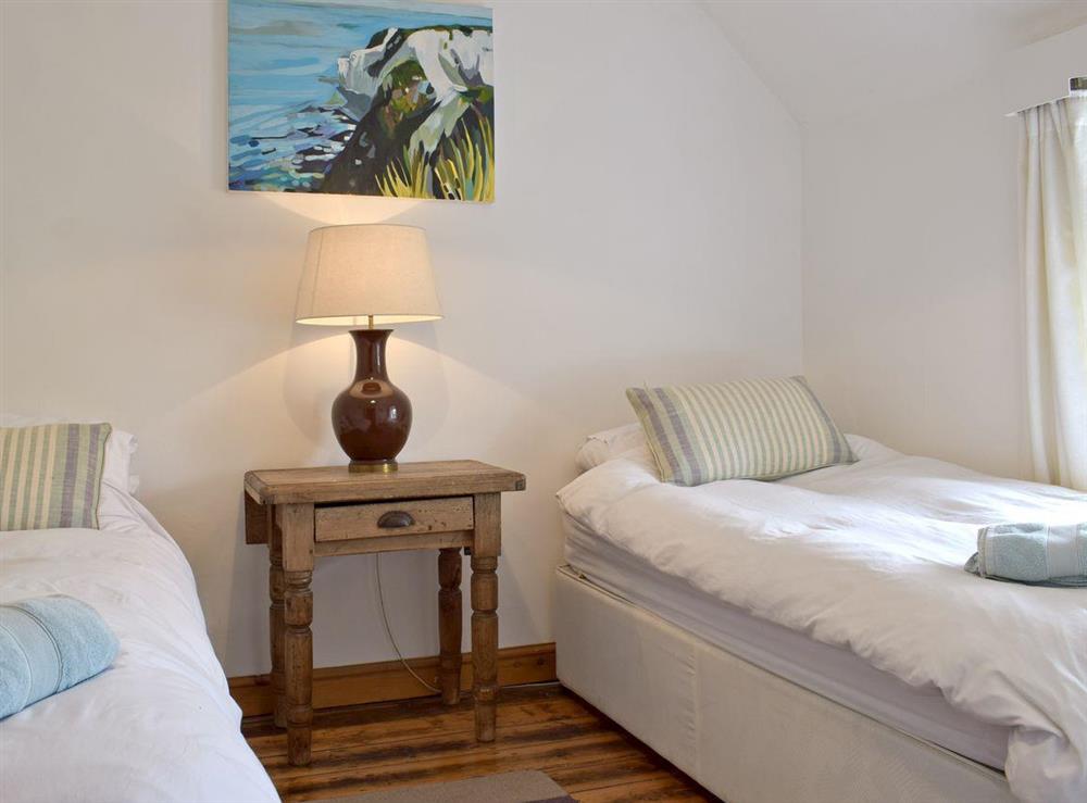 Light and airy twin bedroom at Herston Rise in Swanage, Dorset