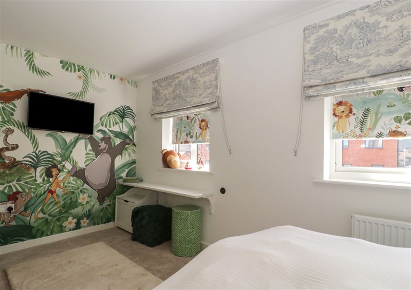 One of the 2 bedrooms (photo 2) at Hey Close, Great Malvern