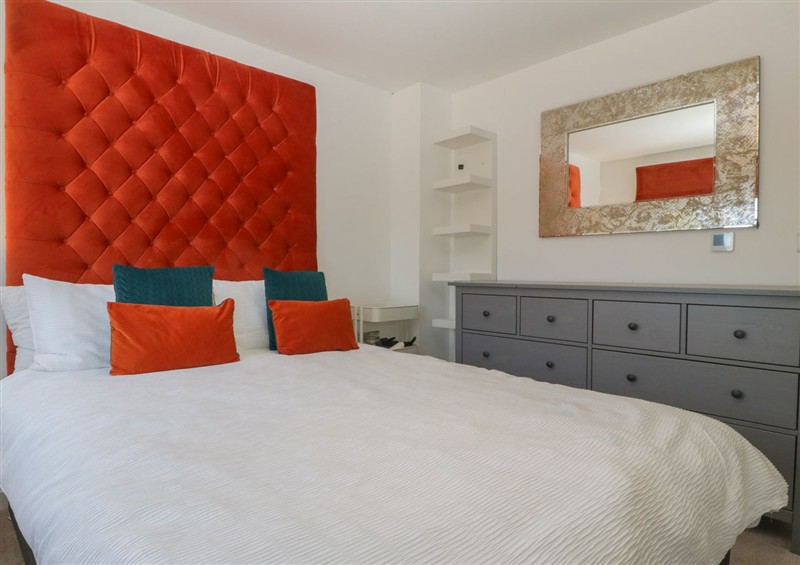 One of the 2 bedrooms (photo 3) at Hey Close, Great Malvern