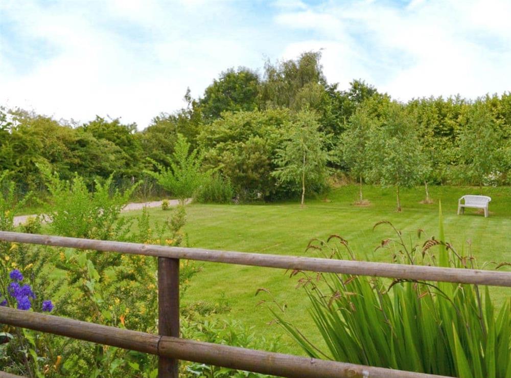 Large, spacious garden at Hidden Garden Cottage in Wainfleet, near Skegness, Lincolnshire