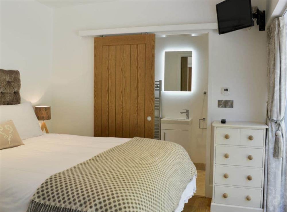 Lovely and cosy double bedroom at Hidden Gem in Berrynarbor, near Ilfracombe, Devon, England