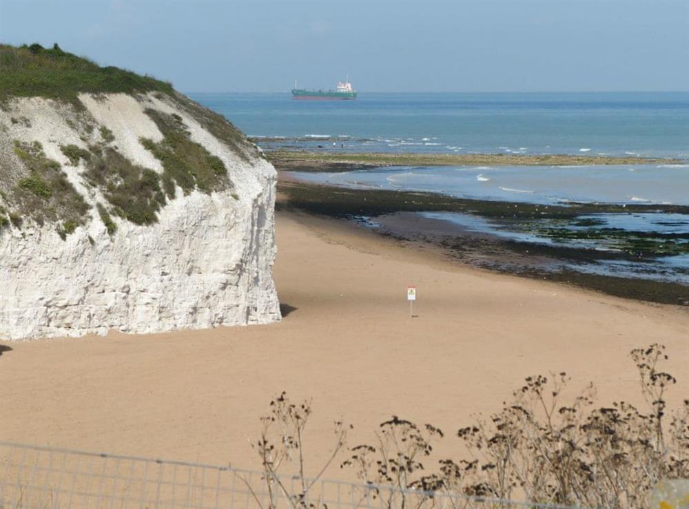 The golden sands of Botany Bay (photo 2) at Hideaway Cottage in Kingsgate, near Broadstairs, Kent