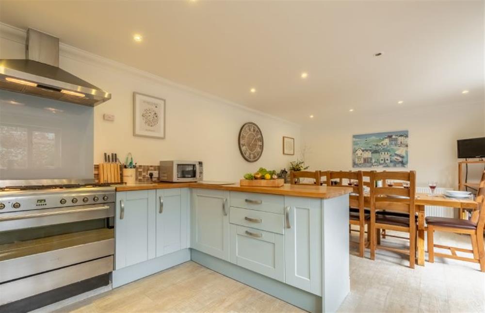 Hideaway House: Well equipped kitchen with a peninsular  at Hideaway House, Wells-next-the-Sea