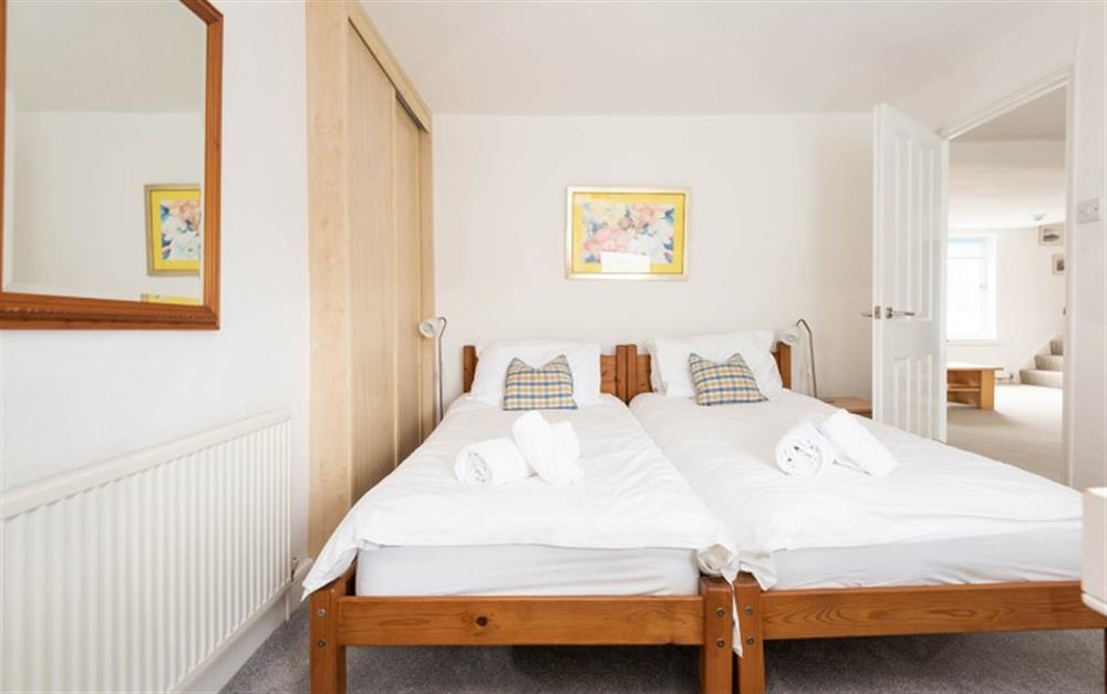 The twin room with 3ft single beds and large wardrobe. at Hideaway in Salcombe