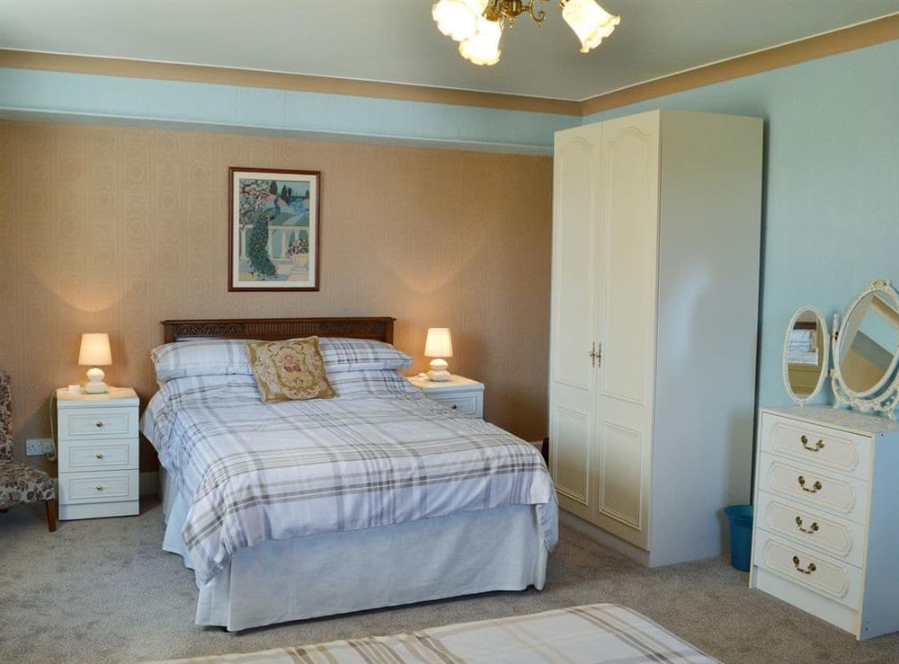 Generous sized�bedroom with 2 double beds (photo 3) at High Bank in Bunbury, Cheshire