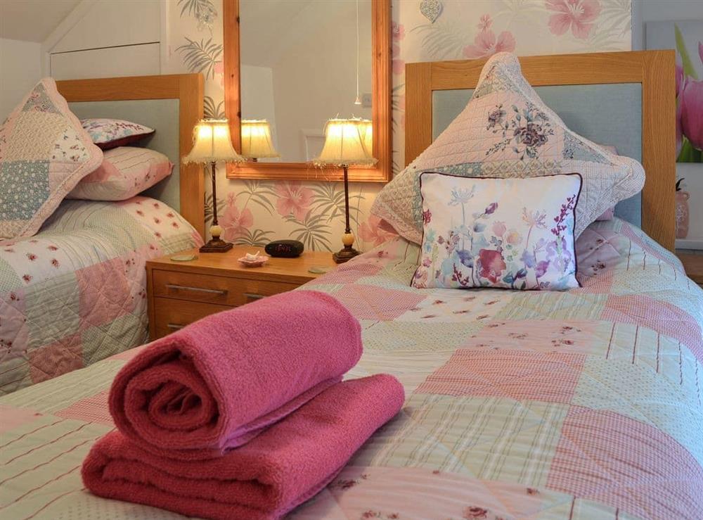 Cosy twin bedroom at High Lanes in Praze-an-Beeble, near Hayle, Cornwall