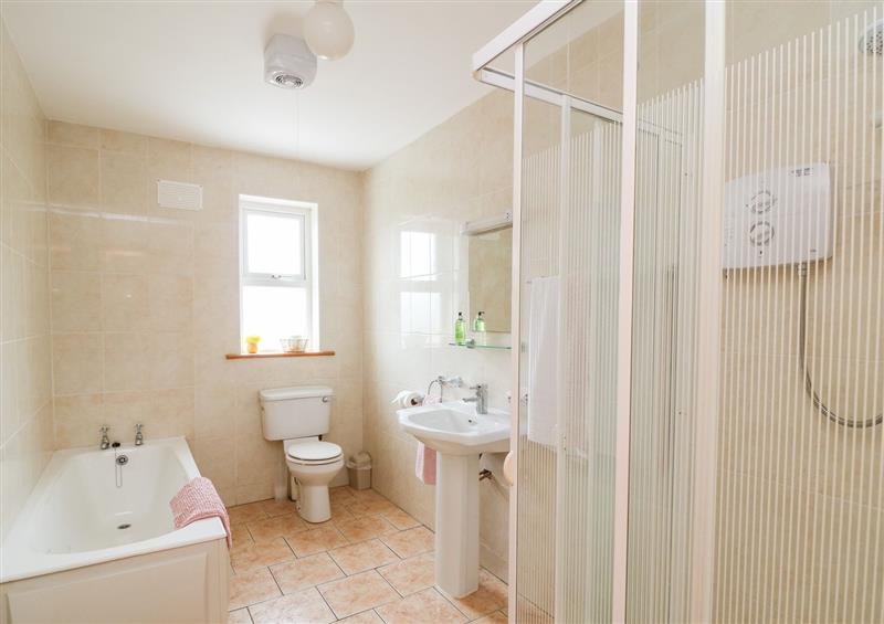 This is the bathroom at High Meadow House, Duncormick near Kilmore Quay