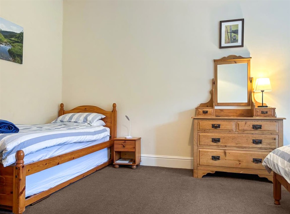 Double and single en-suite bedroom (photo 3) at High Rylands in Arncliffe, North Yorkshire