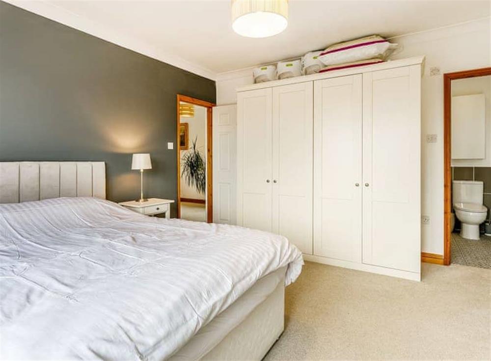 Double bedroom (photo 2) at High Street in Market Deeping, Grantham, Lincolnshire