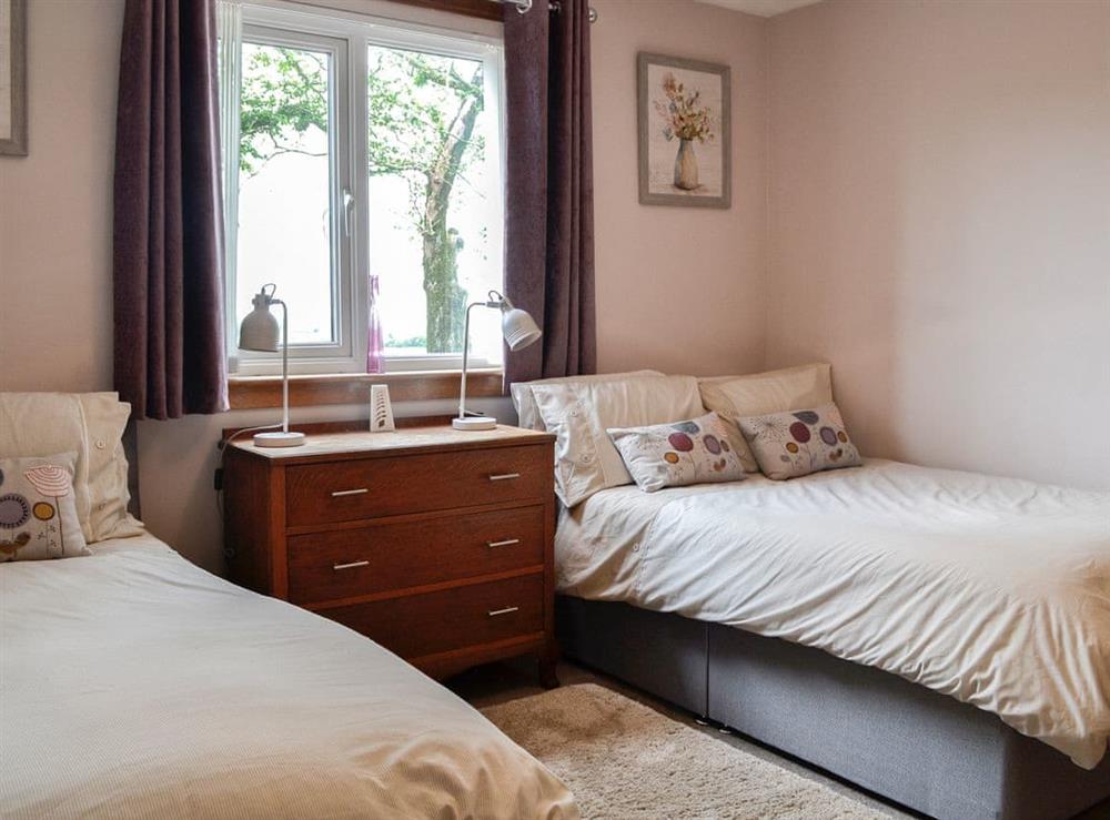 Twin bedroom at High Threave Cottage in Newton Stewart, Wigtownshire