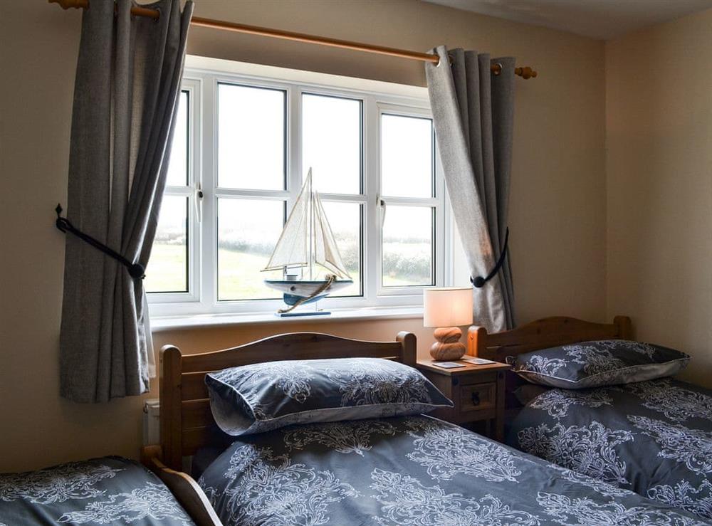 Twin bedroom (photo 2) at High Tide in Binfield, near Newport, Isle of Wight