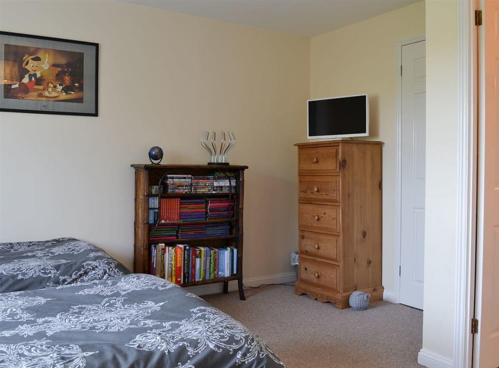 Twin bedroom at High Tide in Binfield, near Newport, Isle of Wight