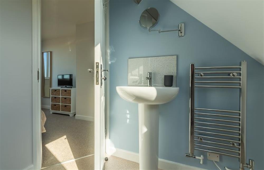 First floor: Master en-suite (photo 2) at High View, Wells-next-the-Sea
