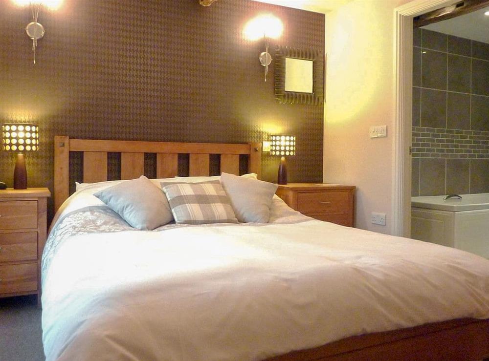 Comfortable double bedroom with en-suite at High White Stones in Ambleside, Cumbria