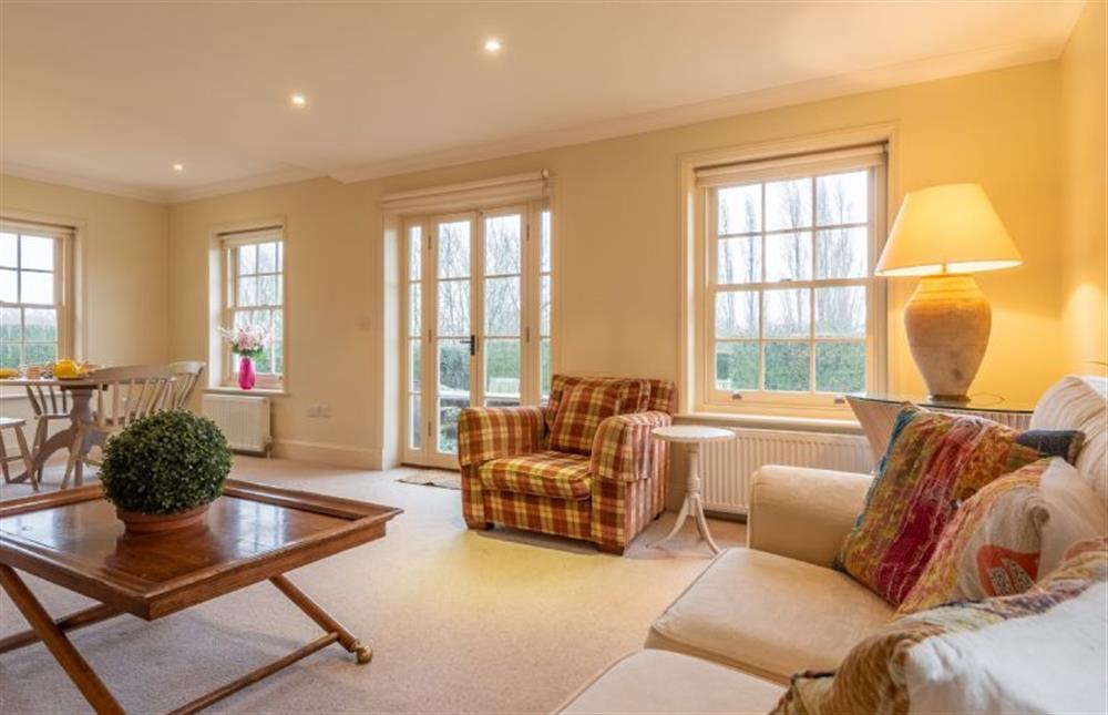 Open-plan sitting room with dining room at Higham Place Lodge, Higham