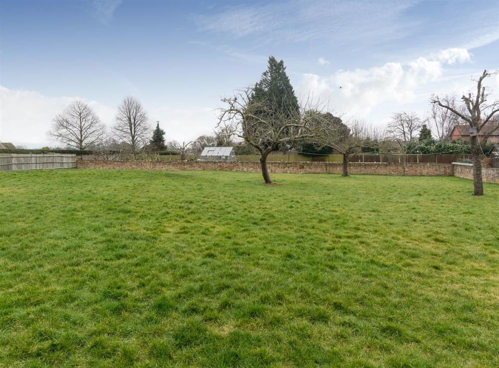 Garden & grounds at Highbury Annexe in Frampton-on-Severn, near Stroud, Gloucestershire