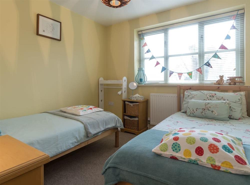 Twin bedroom at Highbury Annexe in Frampton-on-Severn, near Stroud, Gloucestershire