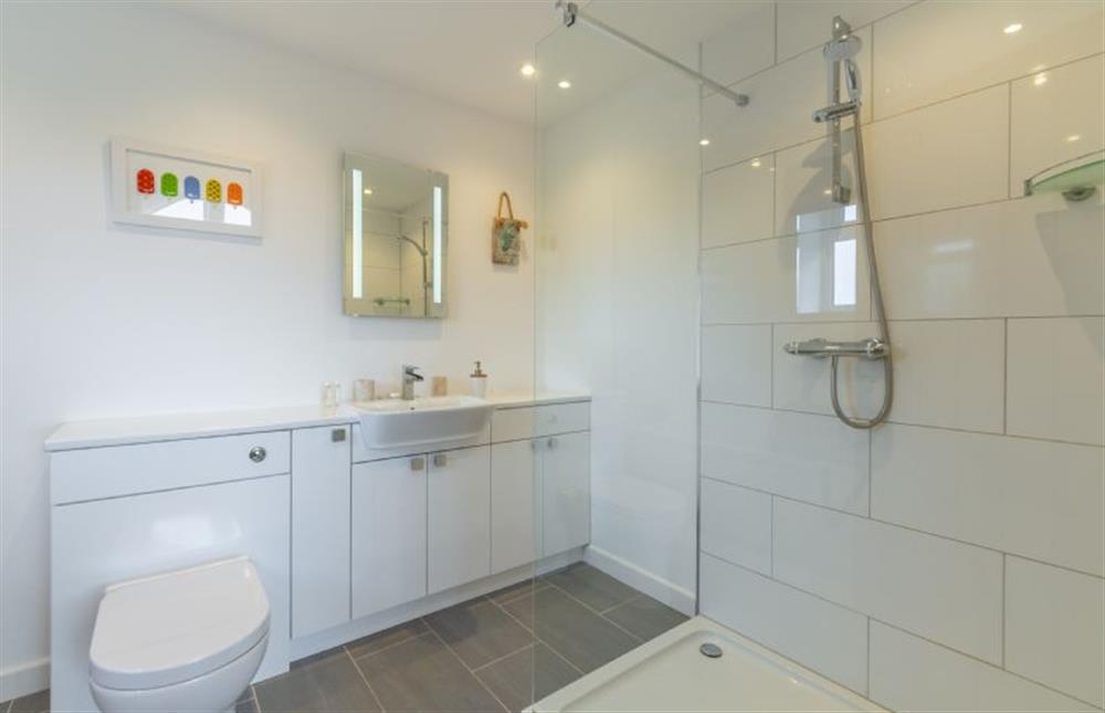 En-suite to bedroom one with shower and separate bath at Highcroft, St Minver