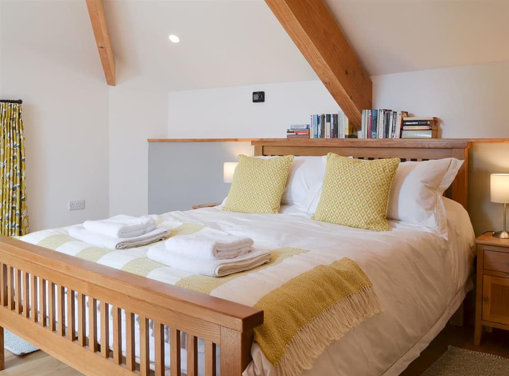 Spacious bedroom with kingsize bed and en-suite at Horse Gin, 