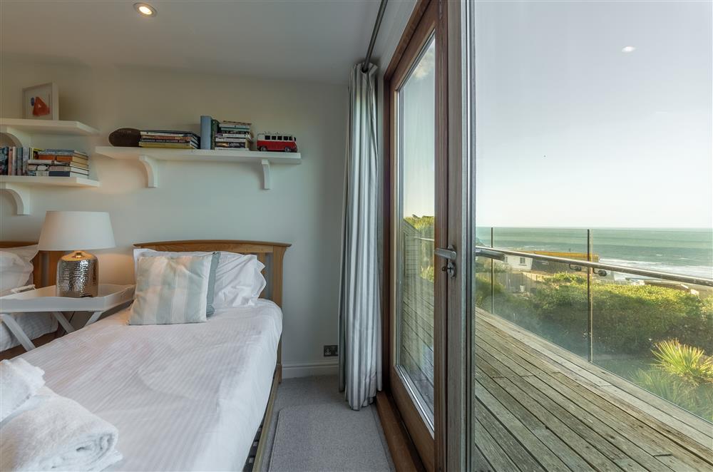 Bedroom with twin single beds and a balcony at Higher Close, Mawgan Porth
