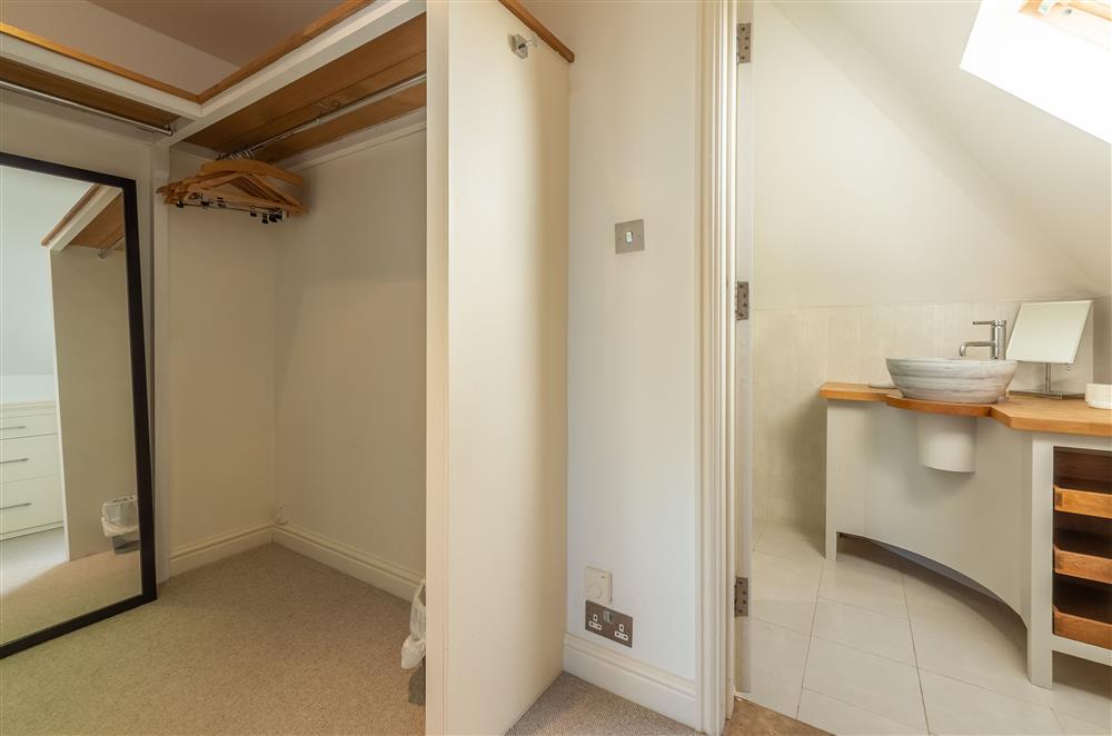 Dressing area and en-suite to master bedroom at Higher Close, Mawgan Porth