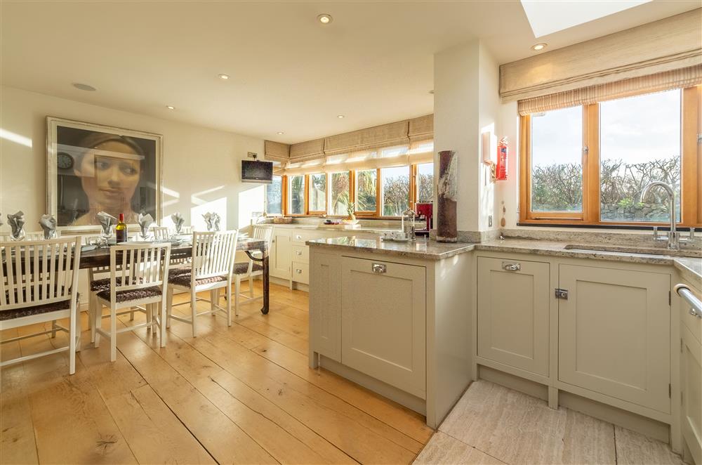 Sunny and spacious kitchen and dining area at Higher Close, Mawgan Porth