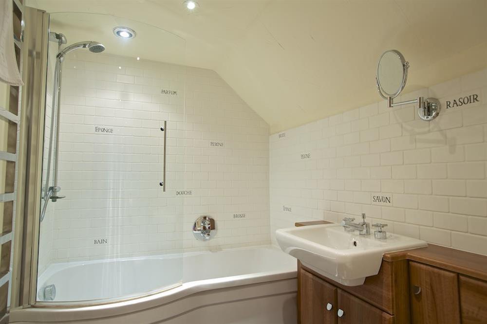 Family bathroom at Higher Collaton Cottage in Malborough, Nr Salcombe