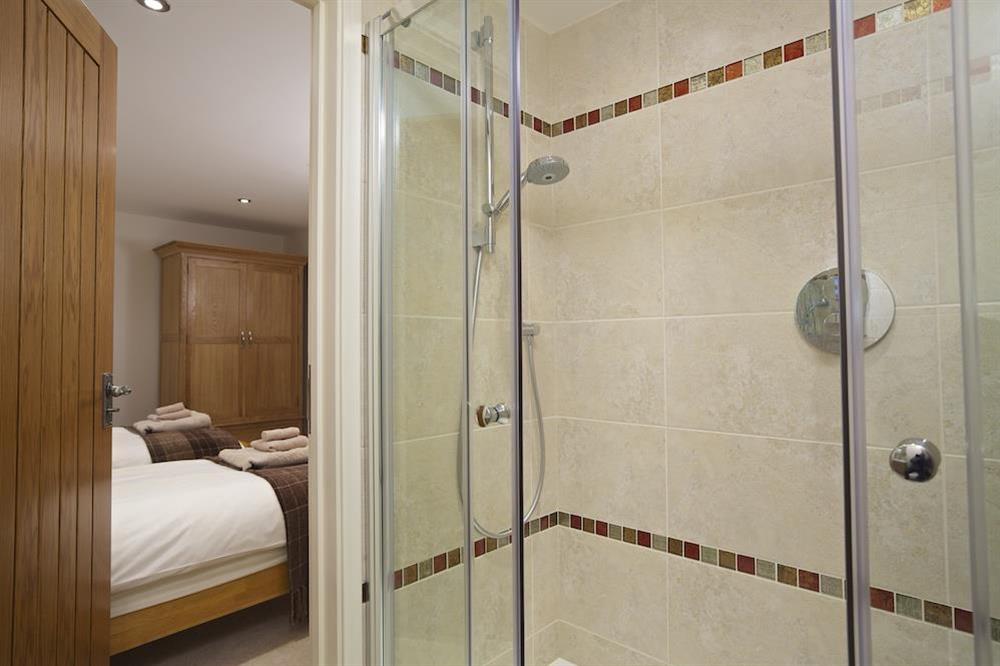 En suite shower room for the twin bedroom at Higher Hill Barn in , Nr Kingsbridge