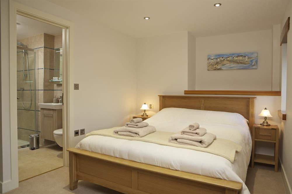 King size guest bedroom with en suite shower facilities (photo 3) at Higher Hill Barn in , Nr Kingsbridge