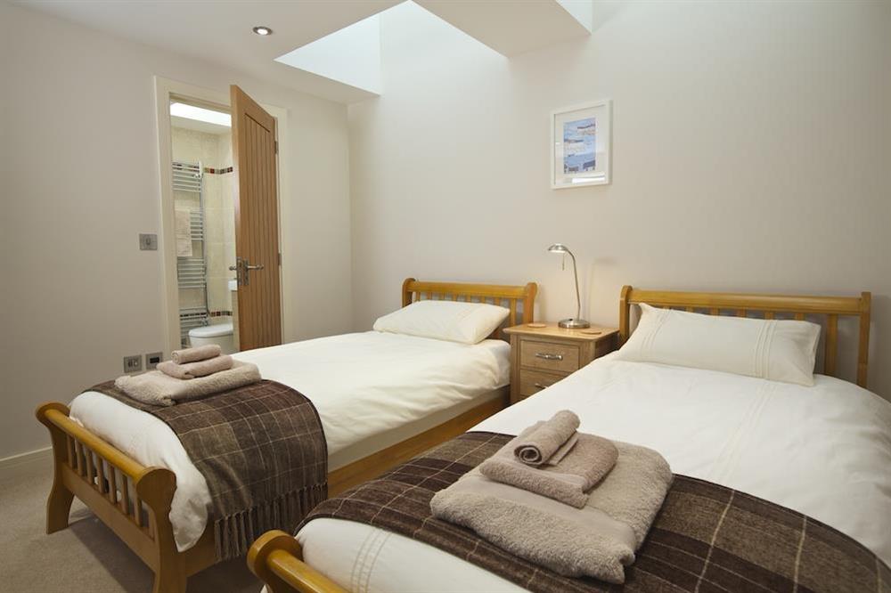 Twin bedroom with en suite shower room at Higher Hill Barn in , Nr Kingsbridge