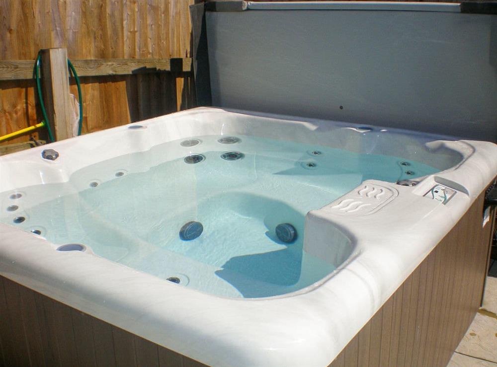 Hot tub at Higher Hopworthy Cottage, 