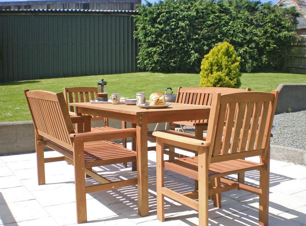 Outdoor dining area at Higher Hopworthy Cottage, 