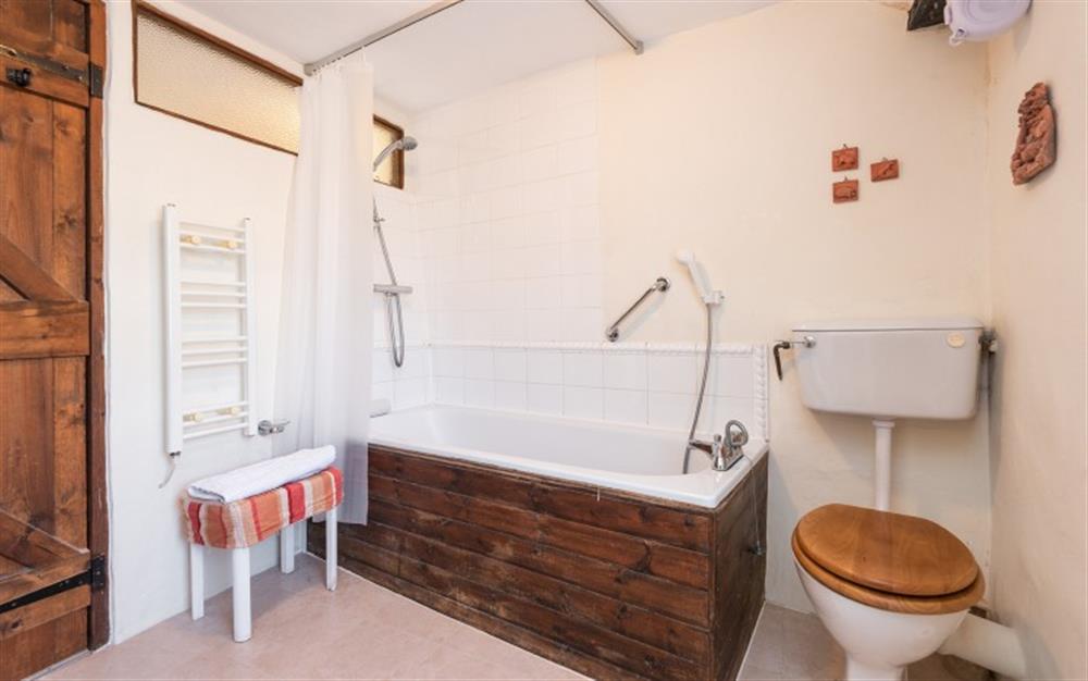 Another look at the bathroom. at Higher Rose Cottage in Loddiswell