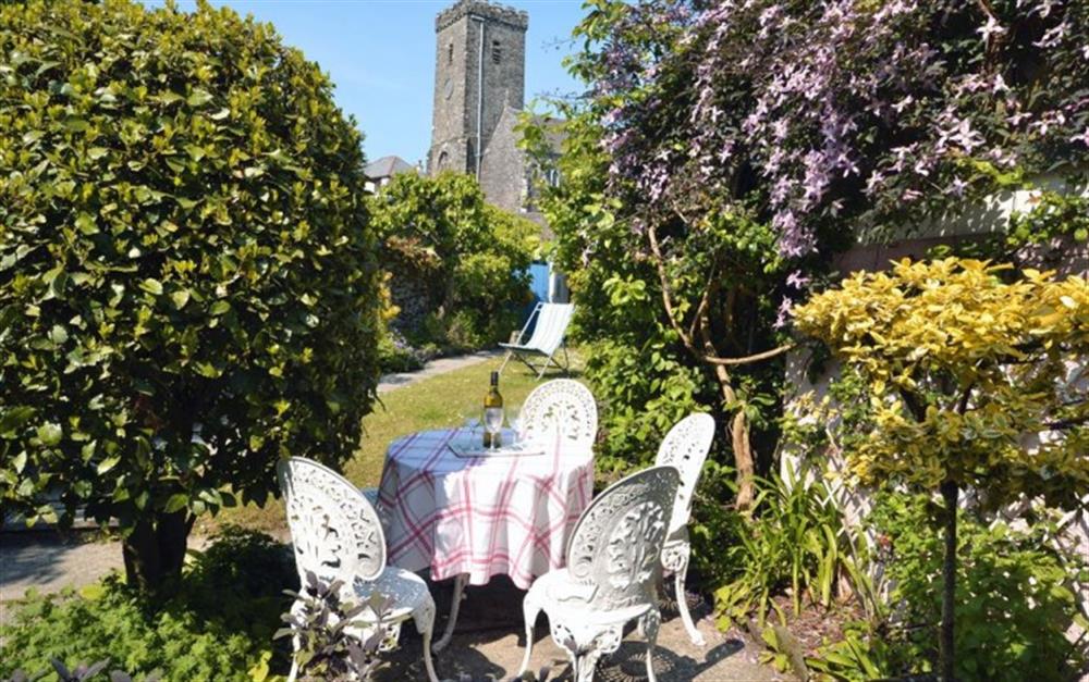 The sunny garden at Higher Rose Cottage in Loddiswell