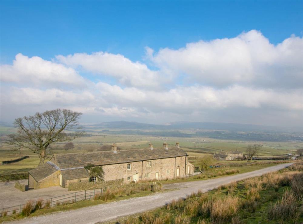 Attractive holiday home in spectacular rural setting at Higher Scarcliffe in Broughton, near Skipton, North Yorkshire