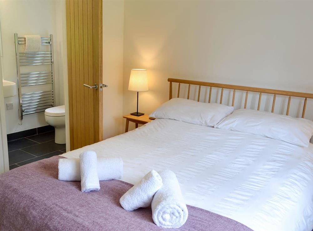 Tranquil bedroom with kingsize bed and en-suite (photo 2) at The Perch, 