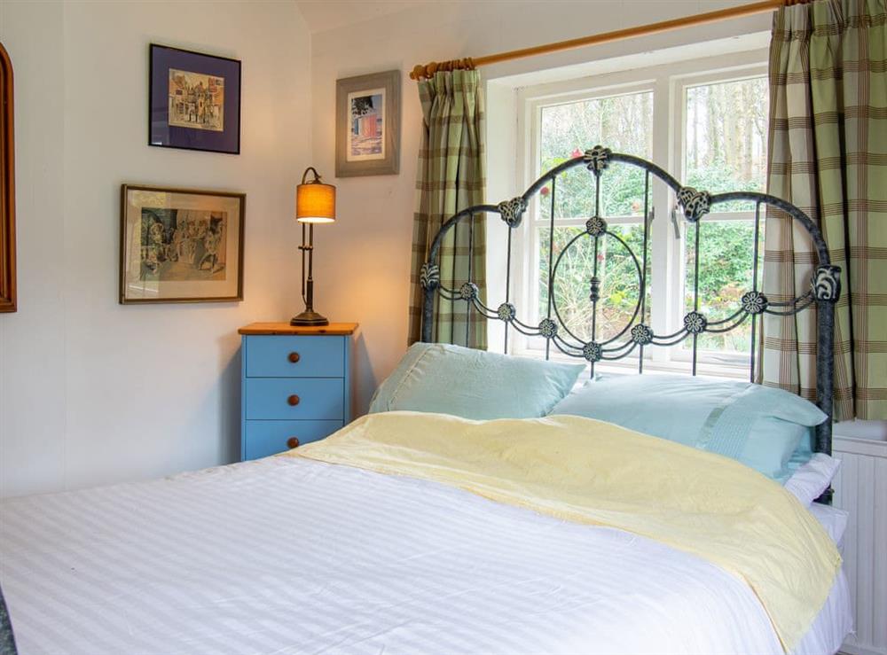 Double bedroom (photo 2) at Highlands Farmhouse in Dallington, near Heathfield, East Sussex