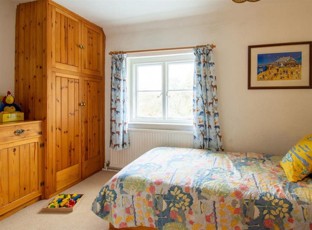 Single bedroom (photo 2) at Highlands Farmhouse in Dallington, near Heathfield, East Sussex
